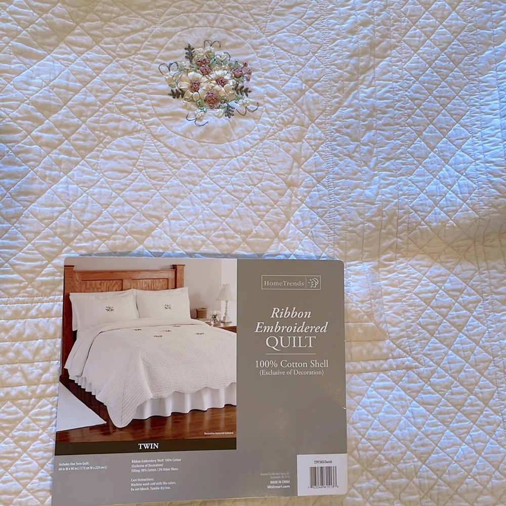 Twin Size Shabby Chic Cotton Ribbon Embroidered Quilt and Sham Set - Like New